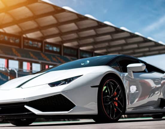 Lamborghini divulga teaser de seu primeiro carro 100% elétrico
